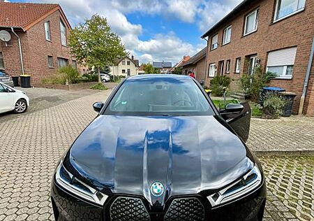 BMW iX xDrive50 -Sportpaket Laser H&K Panorama