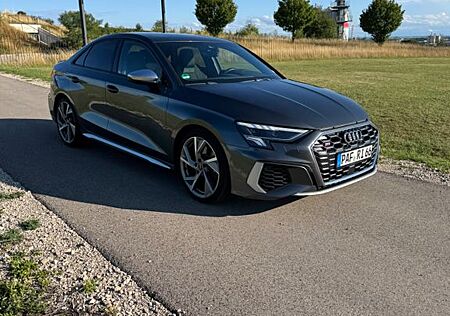 Audi S3 TFSI S tronic quattro