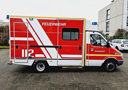 Mercedes-Benz Sprinter Rettungswagen der Feuerwehr auf