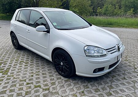 VW Golf Volkswagen V Lim. United