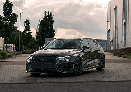 Audi RS3 8Y / 1. Hand / Pano, HUD, B&O / KW DDC, WF R1