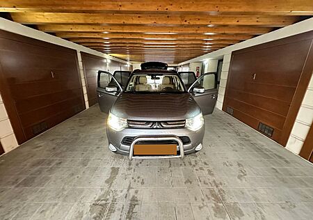Mitsubishi Outlander 2.2 DI-D ClearTec 4WD AT Diamant E...