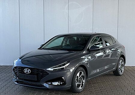 Hyundai i30 Fastback 1,5 T-GDi MHEV Life / Navi PDC V...