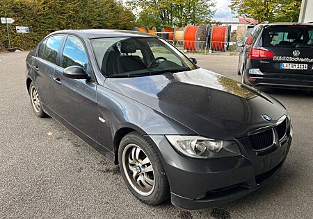 BMW 318i Lim. Klimaaut/SHZ/8-fach/Tüv neu