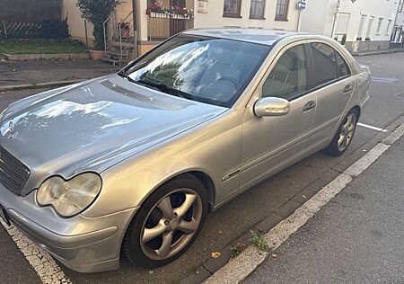 Mercedes-Benz C 200 KOMPRESSOR TÜV SERVICE NEU