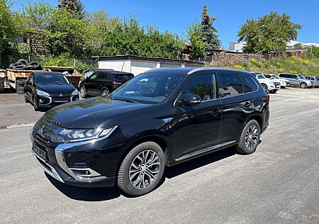 Mitsubishi Outlander 2.4 MIVEC PLUG-IN HYBRID 4WD Plus ...