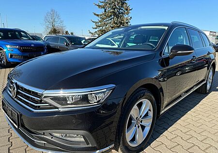 VW Passat Variant Volkswagen Passat Var 2.0TDI Elegance 4Mot Navi AHK Kamera