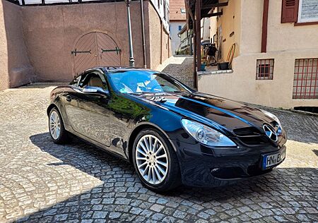 Mercedes-Benz SLK 200 AUT NAPPALEDER HARMAN AIRSCARF SCHECKH
