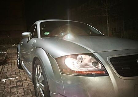 Audi TT Coupe 1.8T quattro 132 kW