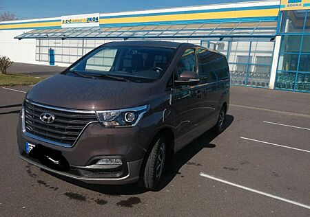 Hyundai H-1 Starex