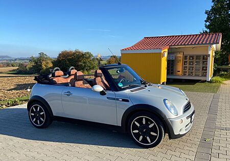 Mini One Cabrio Sidewalk