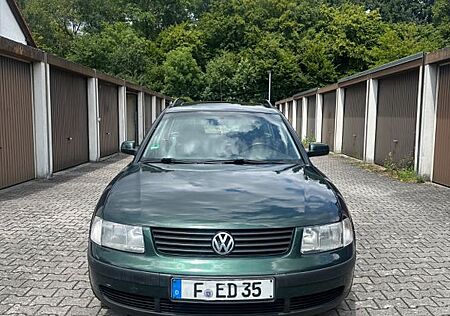 VW Passat Variant Volkswagen 1.6 Basis