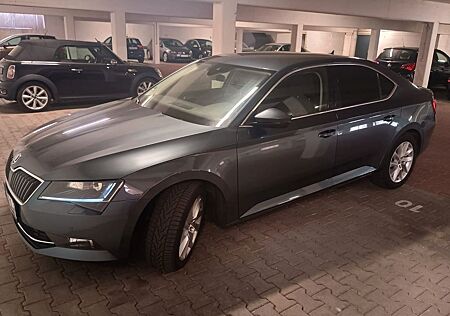 Skoda Superb 2.0 TDI DSG Style Style