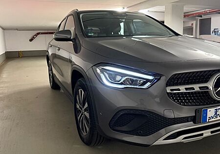 Mercedes-Benz GLA 250 e DCT - 1.Hand / Unfallfrei /
