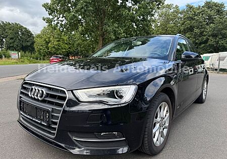 Audi A3 Sportback attraction 1.4 TFSI, Bi-Xenon, AHK