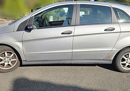 Mercedes-Benz B 170 -