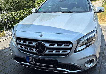 Mercedes-Benz GLA 180 -Urban