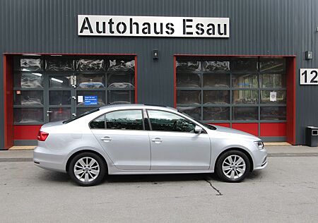VW Jetta Volkswagen VI Basis AHK 59200 Km Org Wie Neu