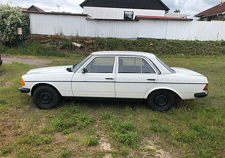 Mercedes-Benz 200 D
