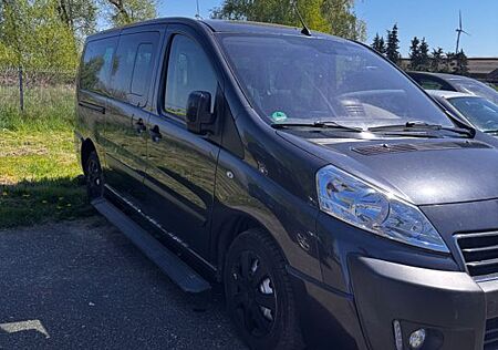 Peugeot Expert mit Rollstuhlrampe Automatik