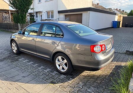 VW Jetta Volkswagen 1.6 FSI Comfortline Comfortline