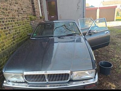 Jaguar XJ40