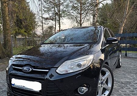 Ford Focus 2,0TDCi 120kW PowerSh. Titanium Turnie...