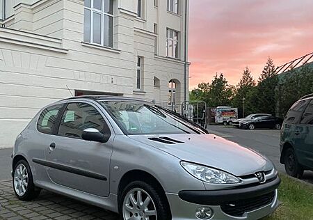 Peugeot 206 1.4 , Panoramadach , Tüv , Elek. Fenster