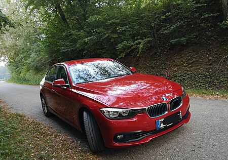 BMW 330e iPerformance Advantage 8fach bereift