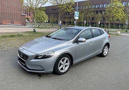 Volvo V40 D2 Kinetic TÜV bis 27