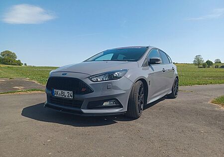 Ford Focus 2,0 EcoBoost ST Leder-Exklusiv-Paket ST