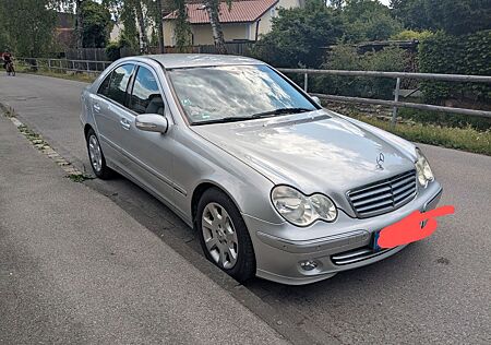 Mercedes-Benz 220