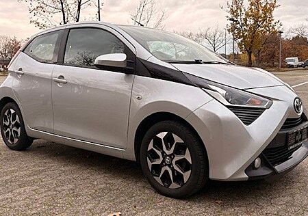 Toyota Aygo (X) Aygo (X) 1,0-l-VVT-i connect Klima/RFK/Navi/LM