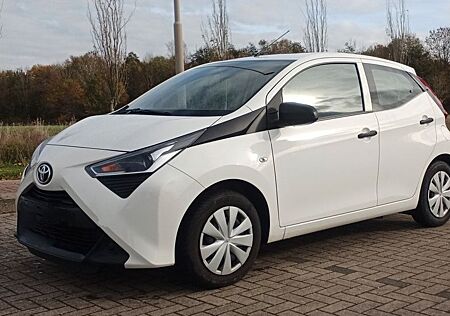 Toyota Aygo (X) Aygo (X) 1,0-l-VVT-i x-business weiß