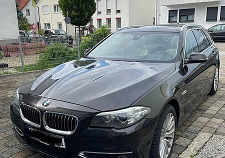 BMW 520d xDrive Touring A Luxury Line Luxury Line