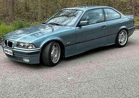 BMW 320i Coupe