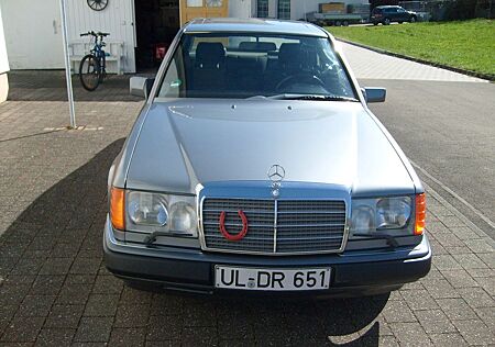 Mercedes-Benz E 230 W124 VIELE ORIGINALE EXTRAS SELTEN