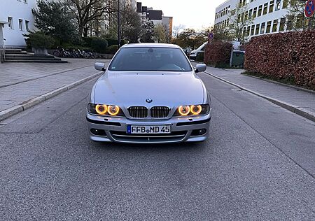 BMW 525i E39 Facelift M spaltet Ab Werk