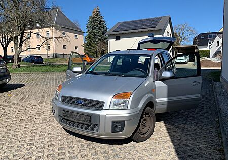 Ford Fusion 1,4 16V + +