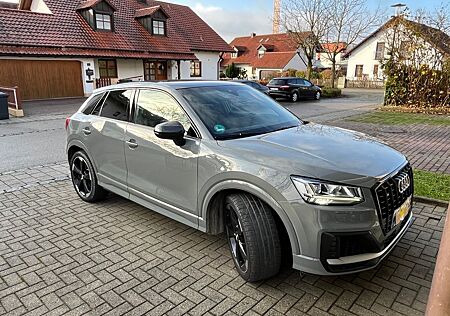 Audi SQ2 quattro, Quantumgrau PANO, AHK, Carbon