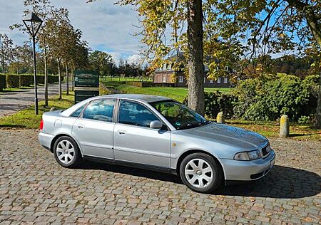 Audi A4 1.8 - TÜV bis 10.2025