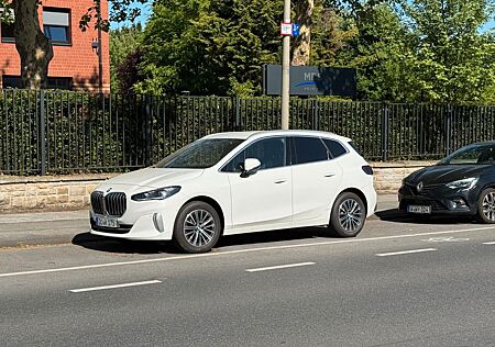 BMW 218d Active Tourer Luxury Line Curved Display