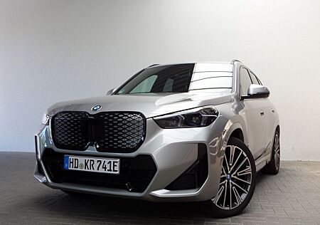 BMW iX1 xDrive30 M Sportpaket Head-Up HK HiFi DAB
