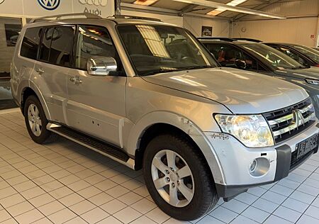 Mitsubishi Pajero 3.2 DI-D Instyle*TÜVneu*7-Sitz*AHK*Sitz-H