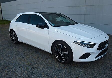 Mercedes-Benz A 180 Night Paket,Kamera,Panorama,AHK,Distronik