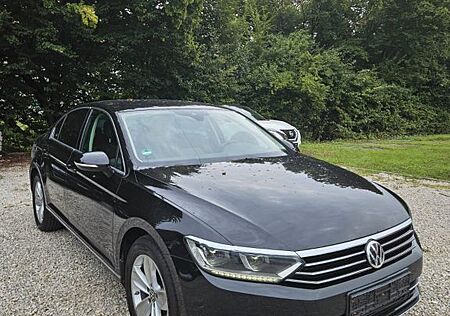 VW Passat Volkswagen Lim. Highline BMT Stand.H DSG X-enon