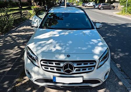 Mercedes-Benz GLA 180 d