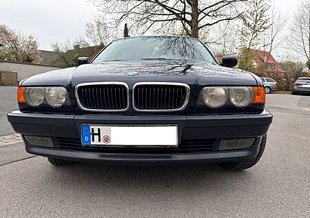 BMW 728i E38 mit Schaltgetriebe Facelift