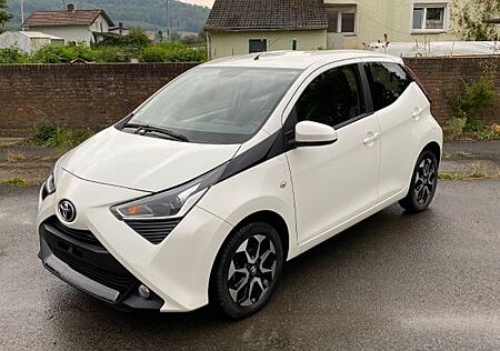 Toyota Aygo (X) Aygo (X) 1,0-l-VVT-i x-play connect x-play c...