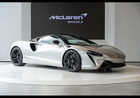 McLaren Artura 2 years of Warranty included